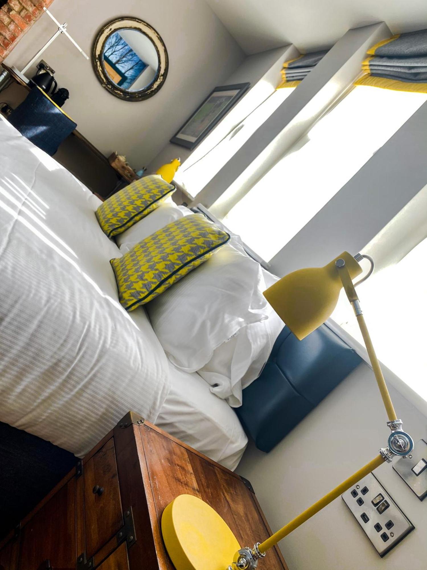 Helen Browning'S Royal Oak Otel Swindon Oda fotoğraf
